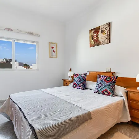 3 Bedrooms Familieshi King Routes Wifi Apartman